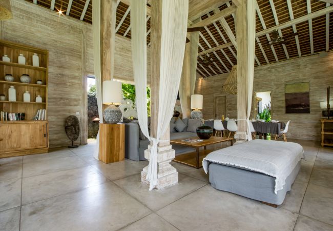 Villa en Kerobokan - Alea Estate- Espectacular casa de 18 personas con piscina en Bali Villa en Kerobokan - Alea Estate- Espectacular casa de 18 personas con piscina en Bali