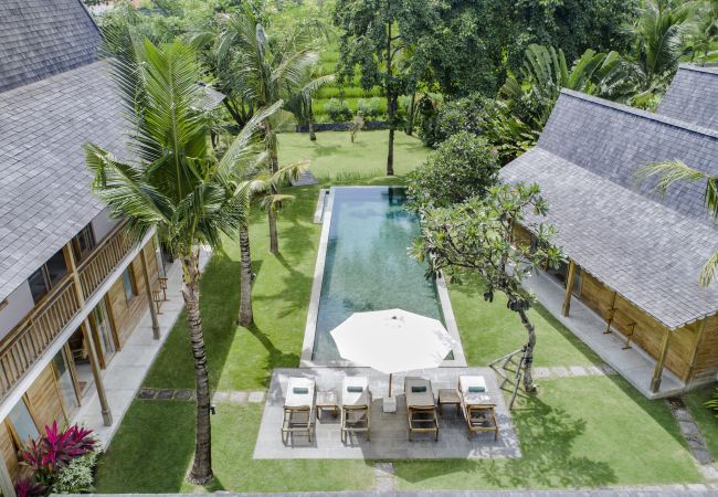 Villa en Kerobokan - Alea Estate- Espectacular casa de 18 personas con piscina en Bali Villa en Kerobokan - Alea Estate- Espectacular casa de 18 personas con piscina en Bali