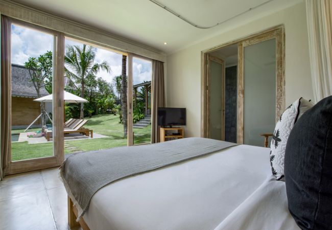 Villa en Kerobokan - Alea Estate- Espectacular casa de 18 personas con piscina en Bali Villa en Kerobokan - Alea Estate- Espectacular casa de 18 personas con piscina en Bali
