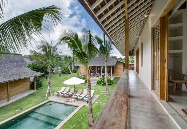 Villa en Kerobokan - Alea Estate- Espectacular casa de 18 personas con piscina en Bali Villa en Kerobokan - Alea Estate- Espectacular casa de 18 personas con piscina en Bali