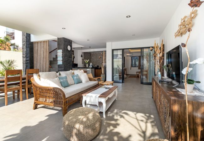 Villa en Seminyak - Ambalika- Casa de 3 habitacions con piscina cerca de la playa de Bali Villa en Seminyak - Ambalika- Casa de 3 habitacions con piscina cerca de la playa de Bali