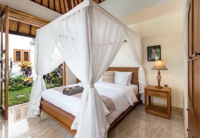 Villa en Kerobokan - Amrina- Casa de 3 habitacions con piscina en Bali