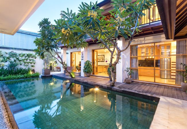 Villa en Kerobokan - Amrina- Casa de 3 habitacions con piscina en Bali