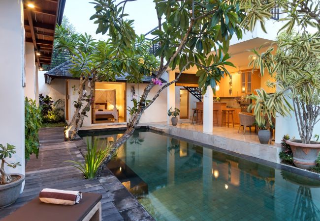 Villa en Kerobokan - Amrina- Casa de 3 habitacions con piscina en Bali