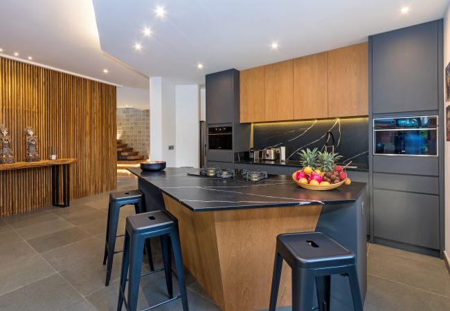 Villa en Kerobokan - Castil di Udara - Villa de 4 habitaciones con piscina en Bali Villa en Kerobokan - Castil di Udara - Villa de 4 habitaciones con piscina en Bali