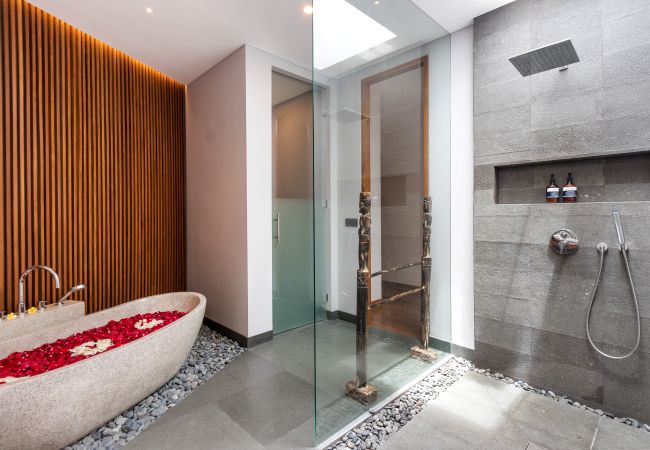 Villa en Kerobokan - Castil di Udara - Villa de 4 habitaciones con piscina en Bali Villa en Kerobokan - Castil di Udara - Villa de 4 habitaciones con piscina en Bali