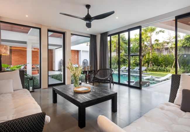 Villa en Kerobokan - Castil di Udara - Villa de 4 habitaciones con piscina en Bali Villa en Kerobokan - Castil di Udara - Villa de 4 habitaciones con piscina en Bali