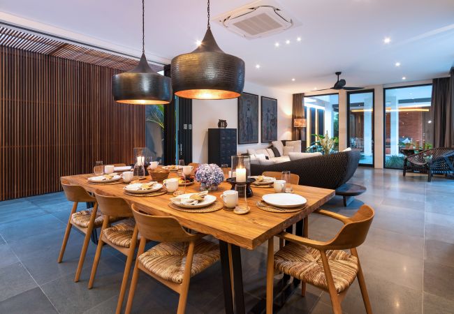 Villa en Kerobokan - Castil di Udara - Villa de 4 habitaciones con piscina en Bali Villa en Kerobokan - Castil di Udara - Villa de 4 habitaciones con piscina en Bali