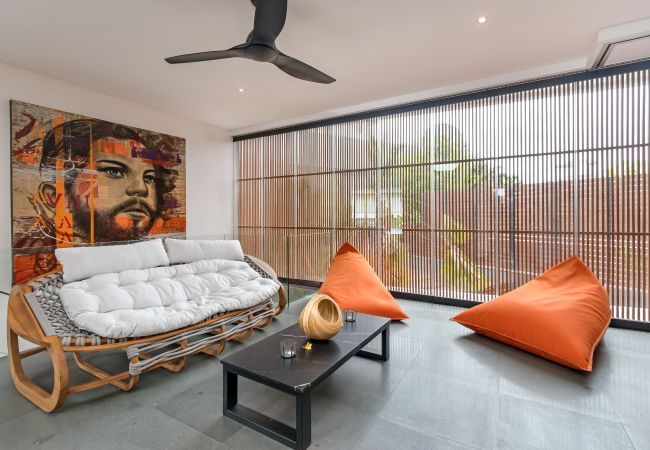 Villa en Kerobokan - Castil di Udara - Villa de 4 habitaciones con piscina en Bali Villa en Kerobokan - Castil di Udara - Villa de 4 habitaciones con piscina en Bali