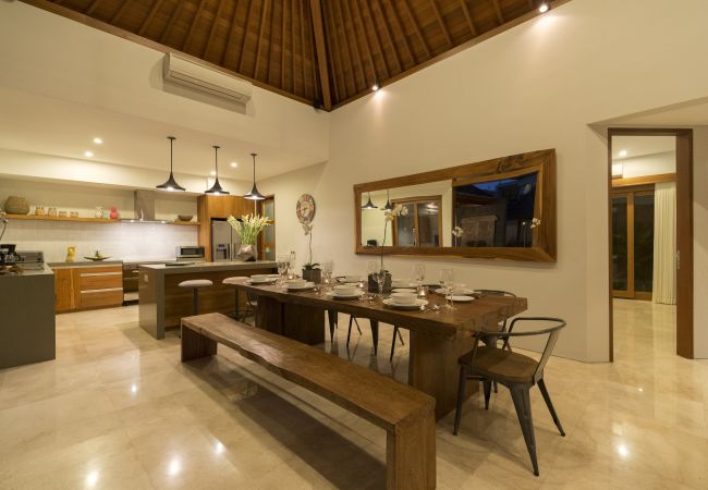 Villa en Seminyak - Sanook - Bonita casa de 4 habitaciones con piscina en Bali Villa en Seminyak - Sanook - Bonita casa de 4 habitaciones con piscina en Bali