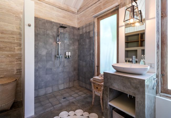 Villa en Kerobokan - Little Manao - Bonita casa de 4 habitaciones con piscina en Bali Villa en Kerobokan - Little Manao - Bonita casa de 4 habitaciones con piscina en Bali