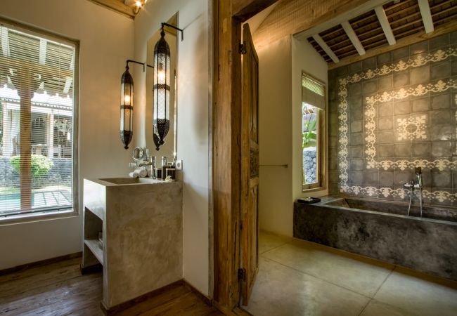Villa en Kerobokan - Mannao - Espectacular casa de 8 habitaciones con piscina en Bali Villa en Kerobokan - Mannao - Espectacular casa de 8 habitaciones con piscina en Bali