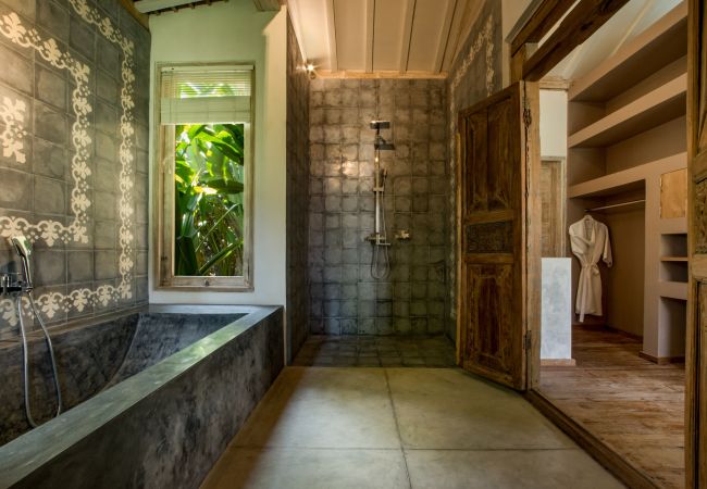 Villa en Kerobokan - Mannao - Espectacular casa de 8 habitaciones con piscina en Bali Villa en Kerobokan - Mannao - Espectacular casa de 8 habitaciones con piscina en Bali