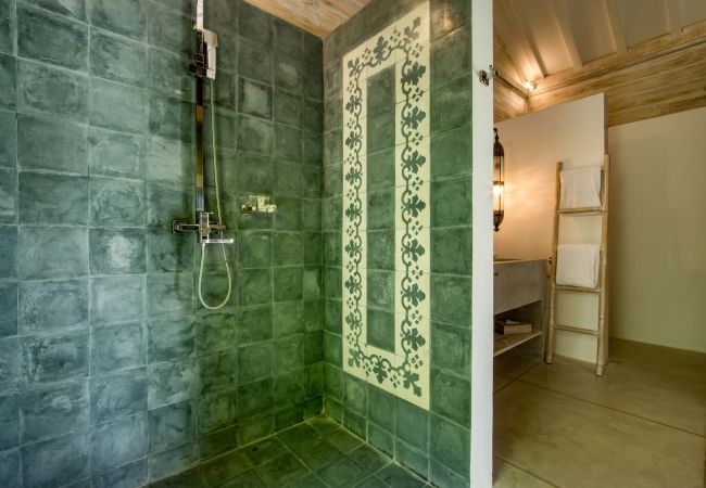 Villa en Kerobokan - Mannao - Espectacular casa de 8 habitaciones con piscina en Bali Villa en Kerobokan - Mannao - Espectacular casa de 8 habitaciones con piscina en Bali