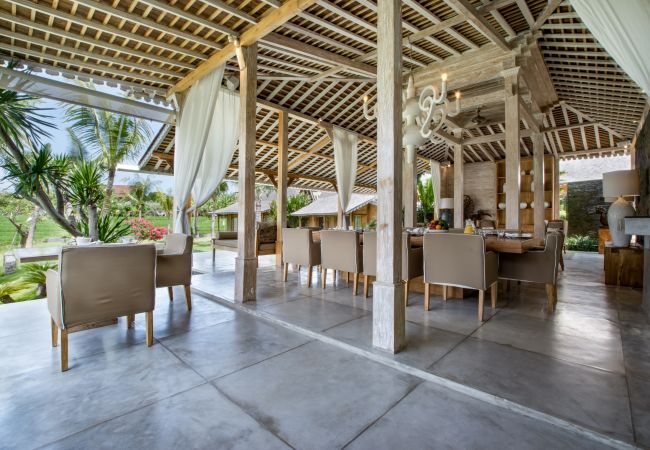 Villa en Kerobokan - Mannao - Espectacular casa de 8 habitaciones con piscina en Bali Villa en Kerobokan - Mannao - Espectacular casa de 8 habitaciones con piscina en Bali