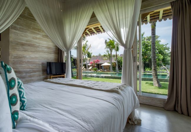 Villa en Kerobokan - Mannao - Espectacular casa de 8 habitaciones con piscina en Bali Villa en Kerobokan - Mannao - Espectacular casa de 8 habitaciones con piscina en Bali