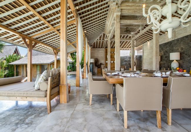 Villa en Kerobokan - Mannao - Espectacular casa de 8 habitaciones con piscina en Bali Villa en Kerobokan - Mannao - Espectacular casa de 8 habitaciones con piscina en Bali