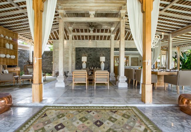 Villa en Kerobokan - Mannao - Espectacular casa de 8 habitaciones con piscina en Bali Villa en Kerobokan - Mannao - Espectacular casa de 8 habitaciones con piscina en Bali
