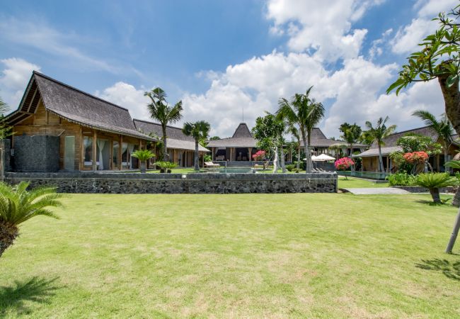 Villa en Kerobokan - Mannao - Espectacular casa de 8 habitaciones con piscina en Bali Villa en Kerobokan - Mannao - Espectacular casa de 8 habitaciones con piscina en Bali