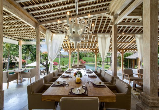 Villa en Kerobokan - Mannao - Espectacular casa de 8 habitaciones con piscina en Bali Villa en Kerobokan - Mannao - Espectacular casa de 8 habitaciones con piscina en Bali