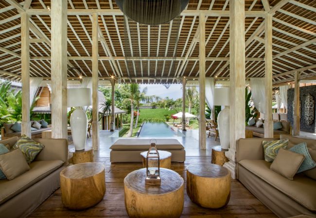 Villa en Kerobokan - Mannao - Espectacular casa de 8 habitaciones con piscina en Bali Villa en Kerobokan - Mannao - Espectacular casa de 8 habitaciones con piscina en Bali