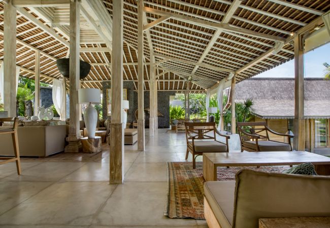 Villa en Kerobokan - Mannao - Espectacular casa de 8 habitaciones con piscina en Bali Villa en Kerobokan - Mannao - Espectacular casa de 8 habitaciones con piscina en Bali