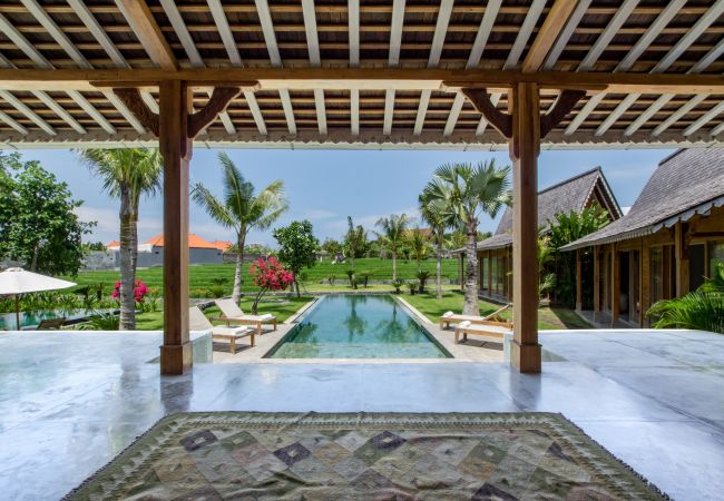 Villa en Kerobokan - Mannao - Espectacular casa de 8 habitaciones con piscina en Bali Villa en Kerobokan - Mannao - Espectacular casa de 8 habitaciones con piscina en Bali