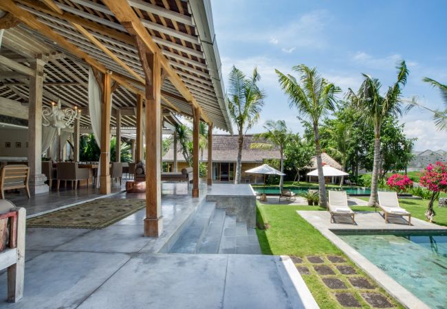 Villa en Kerobokan - Mannao - Espectacular casa de 8 habitaciones con piscina en Bali Villa en Kerobokan - Mannao - Espectacular casa de 8 habitaciones con piscina en Bali