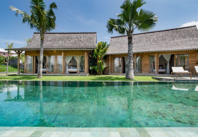 Villa en Kerobokan - Mannao - Espectacular casa de 8 habitaciones con piscina en Bali Villa en Kerobokan - Mannao - Espectacular casa de 8 habitaciones con piscina en Bali
