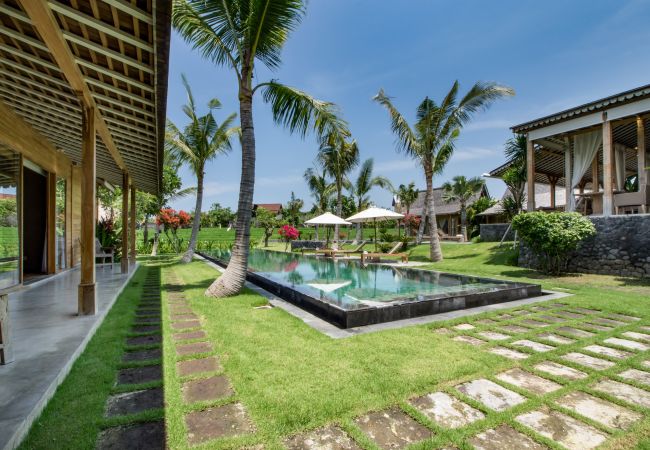 Villa en Kerobokan - Mannao - Espectacular casa de 8 habitaciones con piscina en Bali Villa en Kerobokan - Mannao - Espectacular casa de 8 habitaciones con piscina en Bali