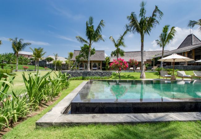 Villa en Kerobokan - Mannao - Espectacular casa de 8 habitaciones con piscina en Bali Villa en Kerobokan - Mannao - Espectacular casa de 8 habitaciones con piscina en Bali