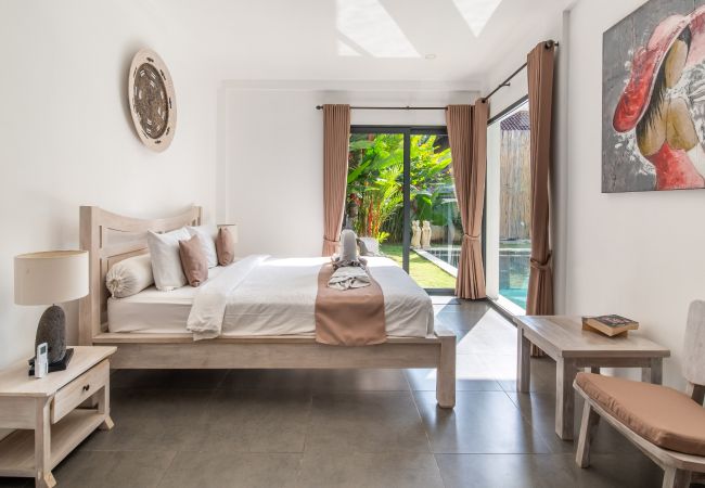 Villa en Seminyak - Wiana- Villa para 6 personas con piscina cerca de la playa de Bali Villa en Seminyak - Wiana- Villa para 6 personas con piscina cerca de la playa de Bali
