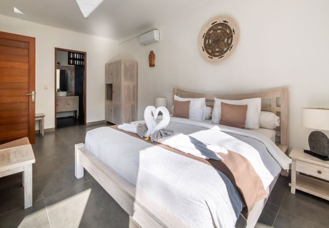 Villa en Seminyak - Wiana- Villa para 6 personas con piscina cerca de la playa de Bali Villa en Seminyak - Wiana- Villa para 6 personas con piscina cerca de la playa de Bali
