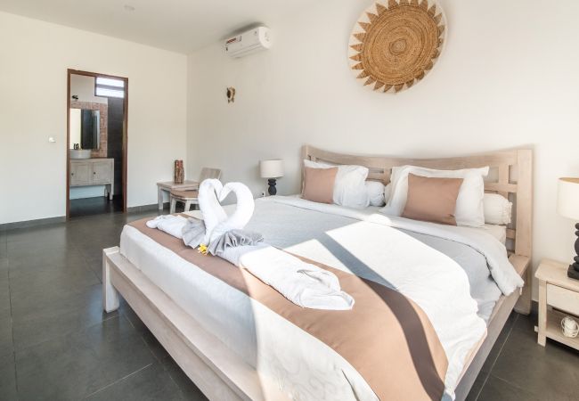 Villa en Seminyak - Wiana- Villa para 6 personas con piscina cerca de la playa de Bali Villa en Seminyak - Wiana- Villa para 6 personas con piscina cerca de la playa de Bali