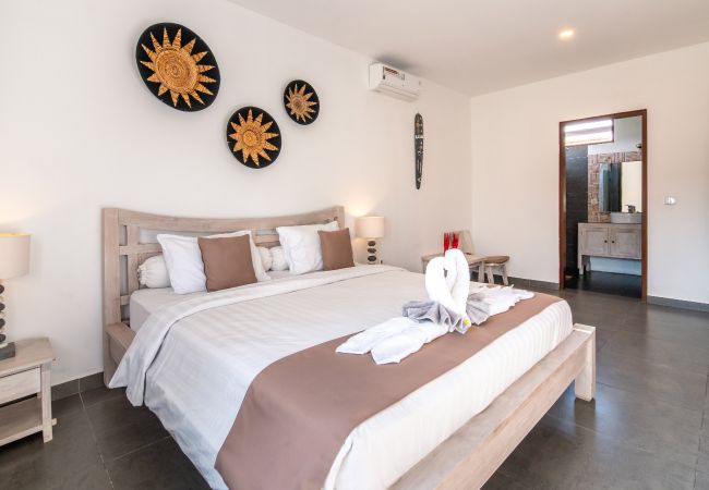 Villa en Seminyak - Wiana- Villa para 6 personas con piscina cerca de la playa de Bali Villa en Seminyak - Wiana- Villa para 6 personas con piscina cerca de la playa de Bali