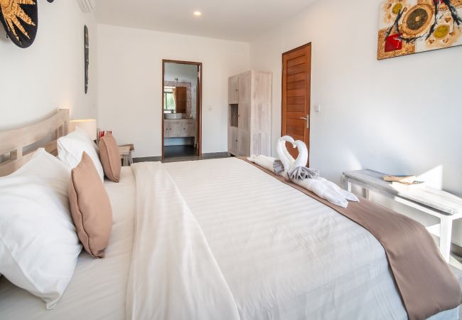 Villa en Seminyak - Wiana- Villa para 6 personas con piscina cerca de la playa de Bali Villa en Seminyak - Wiana- Villa para 6 personas con piscina cerca de la playa de Bali