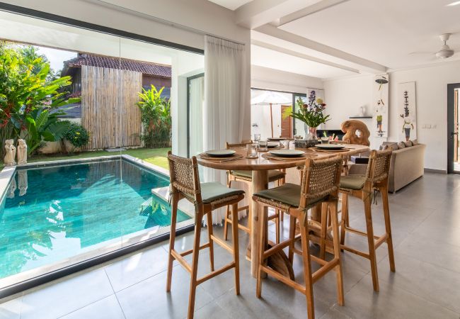 Villa en Seminyak - Wiana- Villa para 6 personas con piscina cerca de la playa de Bali Villa en Seminyak - Wiana- Villa para 6 personas con piscina cerca de la playa de Bali