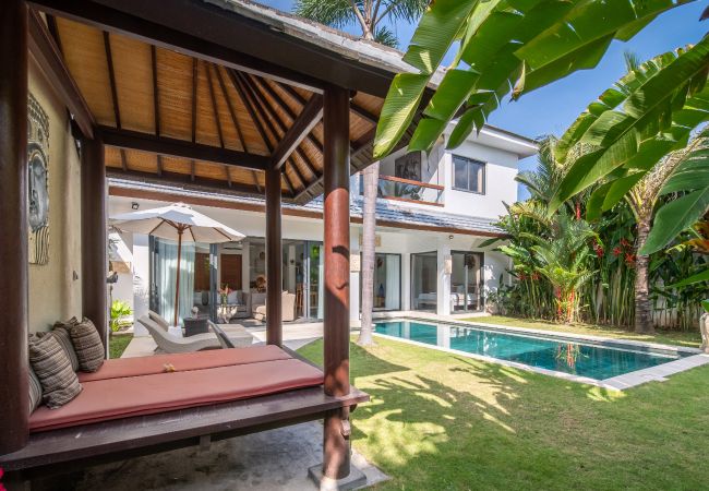 Villa en Seminyak - Wiana- Villa para 6 personas con piscina cerca de la playa de Bali Villa en Seminyak - Wiana- Villa para 6 personas con piscina cerca de la playa de Bali