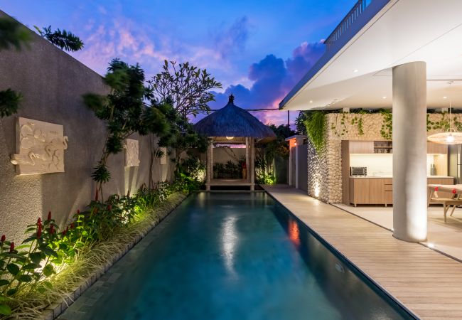 Villa en Seminyak - Swan 2 - Villa de 2 habitaciones con piscina en Bali Villa en Seminyak - Swan 2 - Villa de 2 habitaciones con piscina en Bali