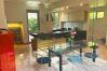 Villa en Glyfada - Villa de 4 habitaciones, con terraza en el centro de Glyfada Villa en Glyfada - Villa de 4 habitaciones, con terraza en el centro de Glyfada