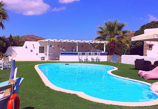 Villa en Paros -  Espectacular casa de 5 habitaciones cerca de la playa y con bonitas vistas al mar y Villa en Paros -  Espectacular casa de 5 habitaciones cerca de la playa y con bonitas vistas al mar y