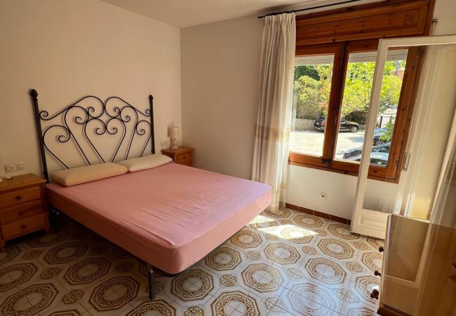 Apartamento en Llafranc - 1CEN B5 - Apartamento con jardín y piscina comunitaria situado en Llafranc, a unos 800m de la playa Apartamento en Llafranc - 1CEN B5 - Apartamento con jardín y piscina comunitaria situado en Llafranc, a unos 800m de la playa