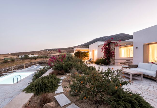Villa en Paros - Eridan - Espectacular casa para 8 con piscina y bonitas vistas al mar en Grecia Villa en Paros - Eridan - Espectacular casa para 8 con piscina y bonitas vistas al mar en Grecia