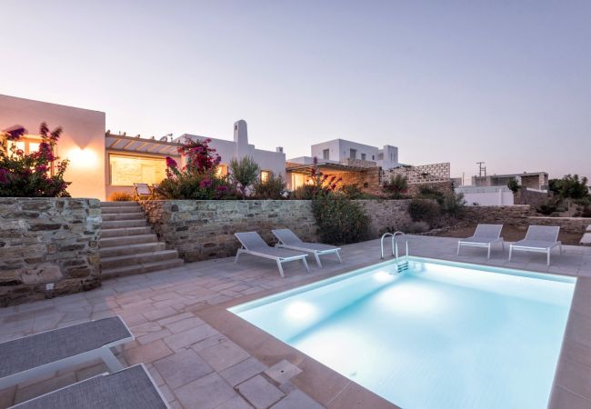 Villa en Paros - Eridan - Espectacular casa para 8 con piscina y bonitas vistas al mar en Grecia Villa en Paros - Eridan - Espectacular casa para 8 con piscina y bonitas vistas al mar en Grecia