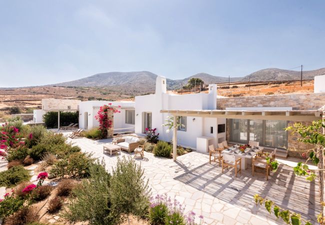 Villa en Paros - Eridan - Espectacular casa para 8 con piscina y bonitas vistas al mar en Grecia Villa en Paros - Eridan - Espectacular casa para 8 con piscina y bonitas vistas al mar en Grecia