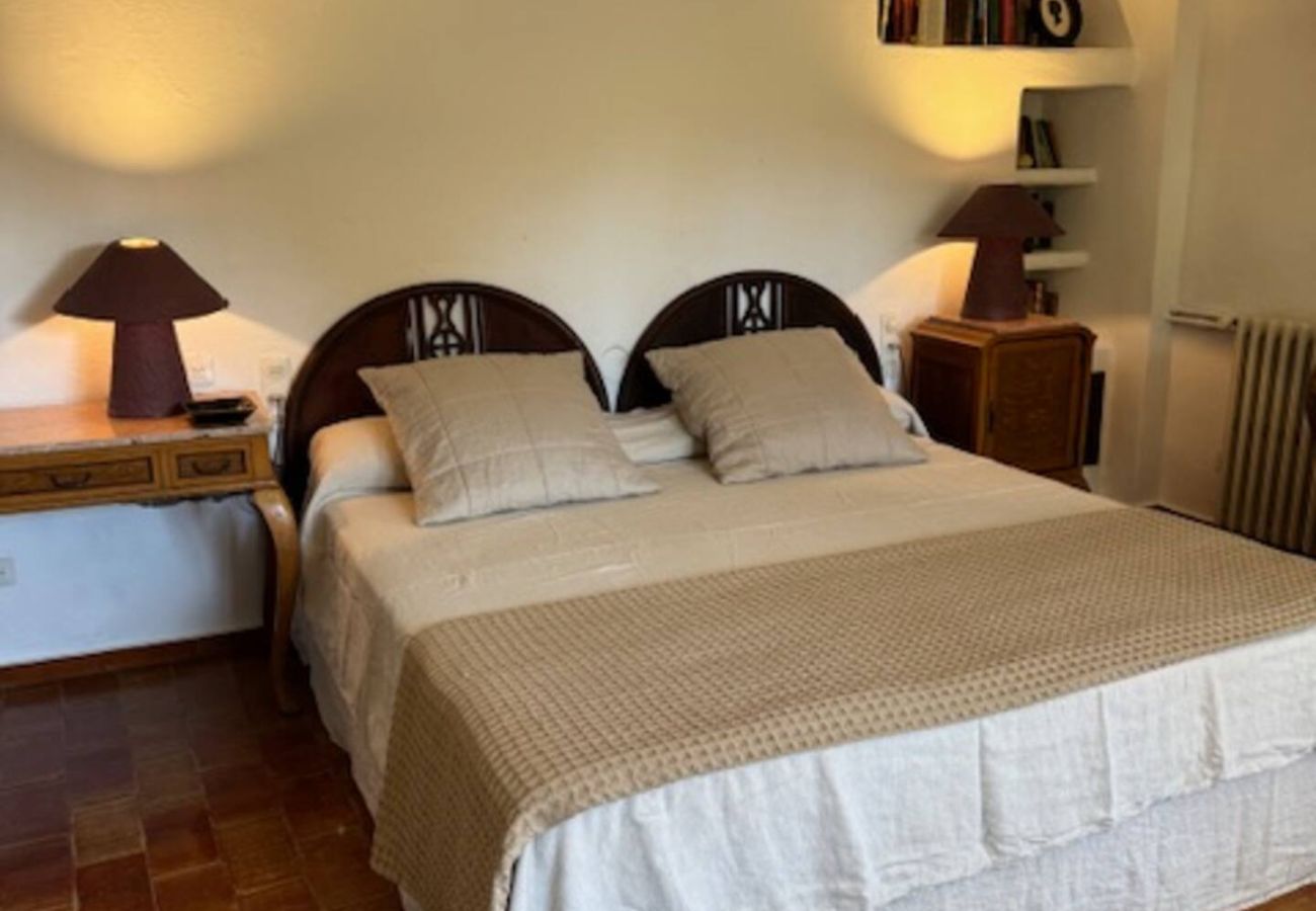 Casa rural en Mont-ras - 1 MasPagès, casa rural para 9 personas con jardin y piscina privada