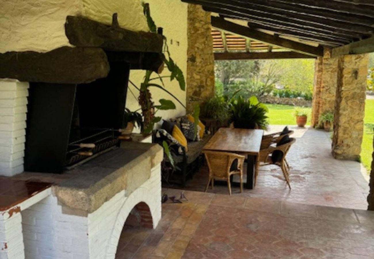 Casa rural en Mont-ras - 1 MasPagès, casa rural para 9 personas con jardin y piscina privada