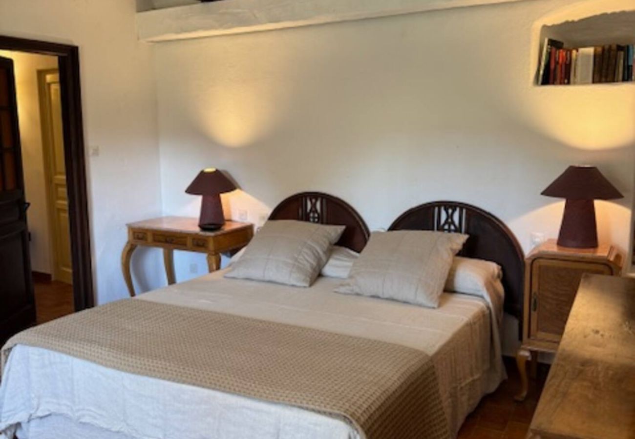 Casa rural en Mont-ras - 1 MasPagès, casa rural para 9 personas con jardin y piscina privada