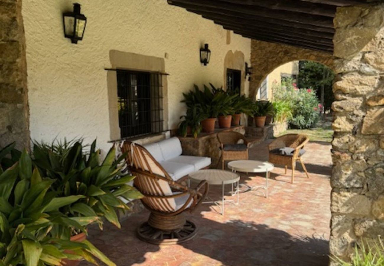 Casa rural en Mont-ras - 1 MasPagès, casa rural para 9 personas con jardin y piscina privada