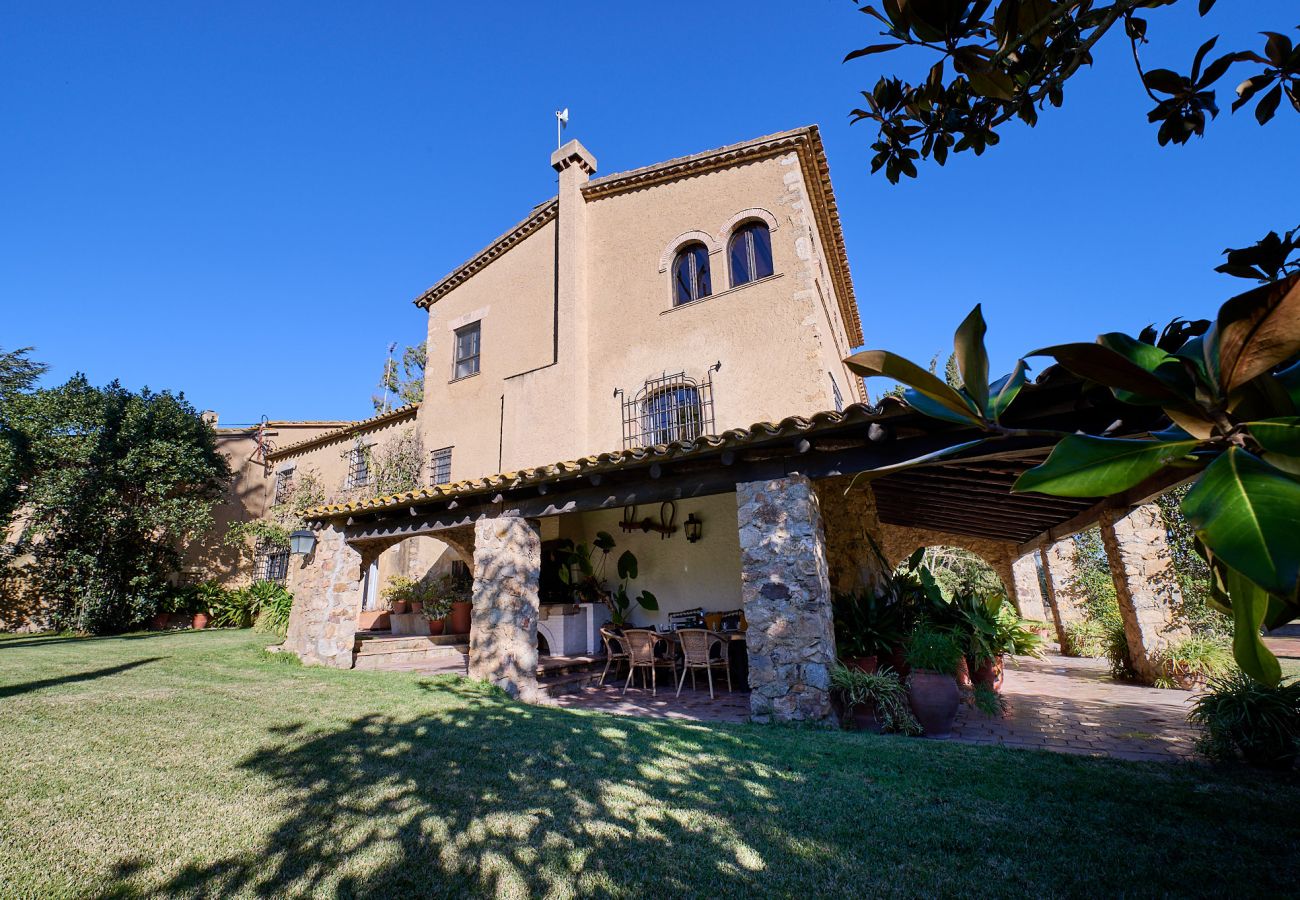 Villa en Mont-ras - 1 MasPagès, casa rural para 9 personas con jardin y piscina privada